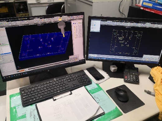 【３D CAD/CAM】PC上で設計・作図を行い、CAMにより NC機械用のデータ生成を行います。