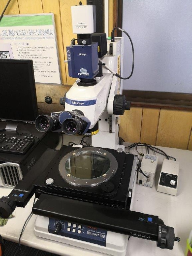 【測定顕微鏡】三次元測定器で測定出来ない小さな穴・破断面の測定に使用します。